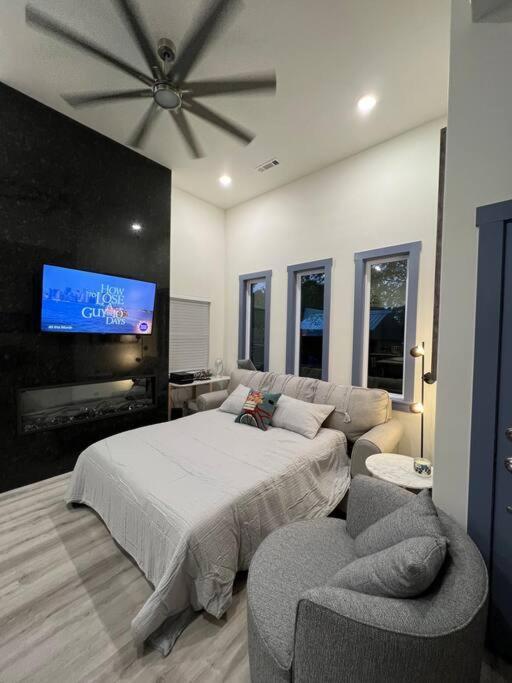 Perfectly Located 2 Bed/2 Full Bathroom/1 Sofa Bed Villa