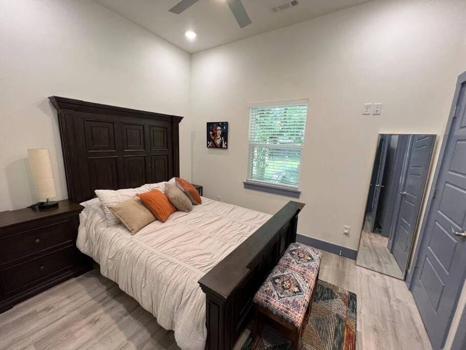 Perfectly Located 2 Bed/2 Full Bathroom/1 Sofa Bed Villa *