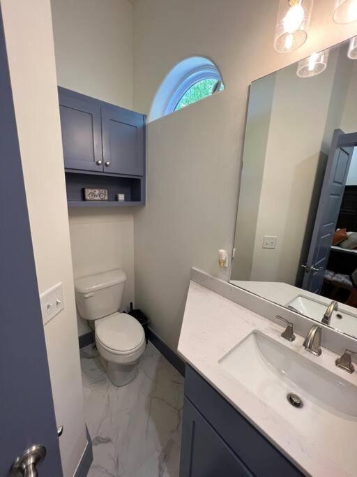 Perfectly Located 2 Bed/2 Full Bathroom/1 Sofa Bed Villa Bentonville