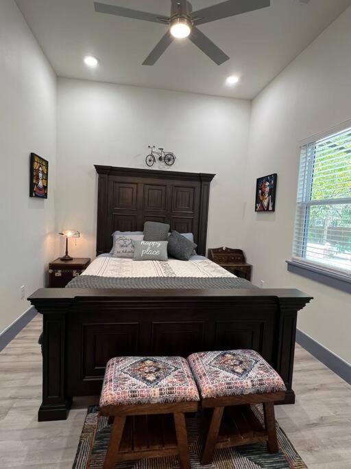 Perfectly Located 2 Bed/2 Full Bathroom/1 Sofa Bed *