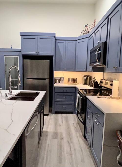 Perfectly Located 2 Bed/2 Full Bathroom/1 Sofa Bed Villa