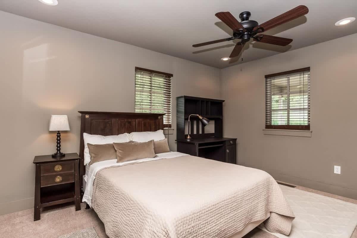 Walk To Square - Cozy & Convenient