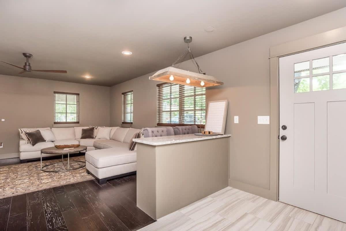 Apartment Walk To Square - Cozy & Convenient