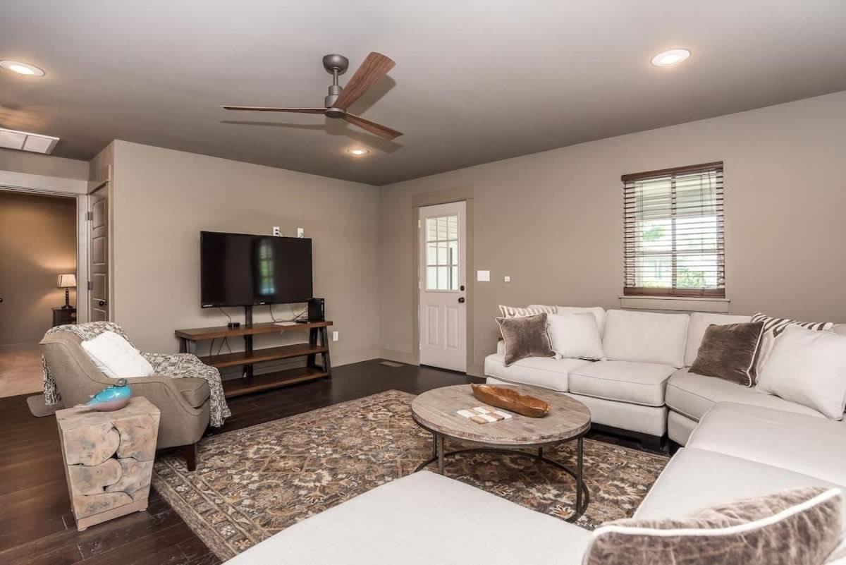 Walk To Square - Cozy & Convenient Bentonville