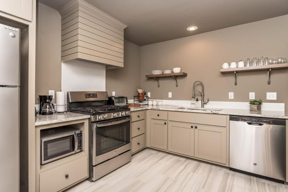 Walk To Square - Cozy & Convenient * Bentonville