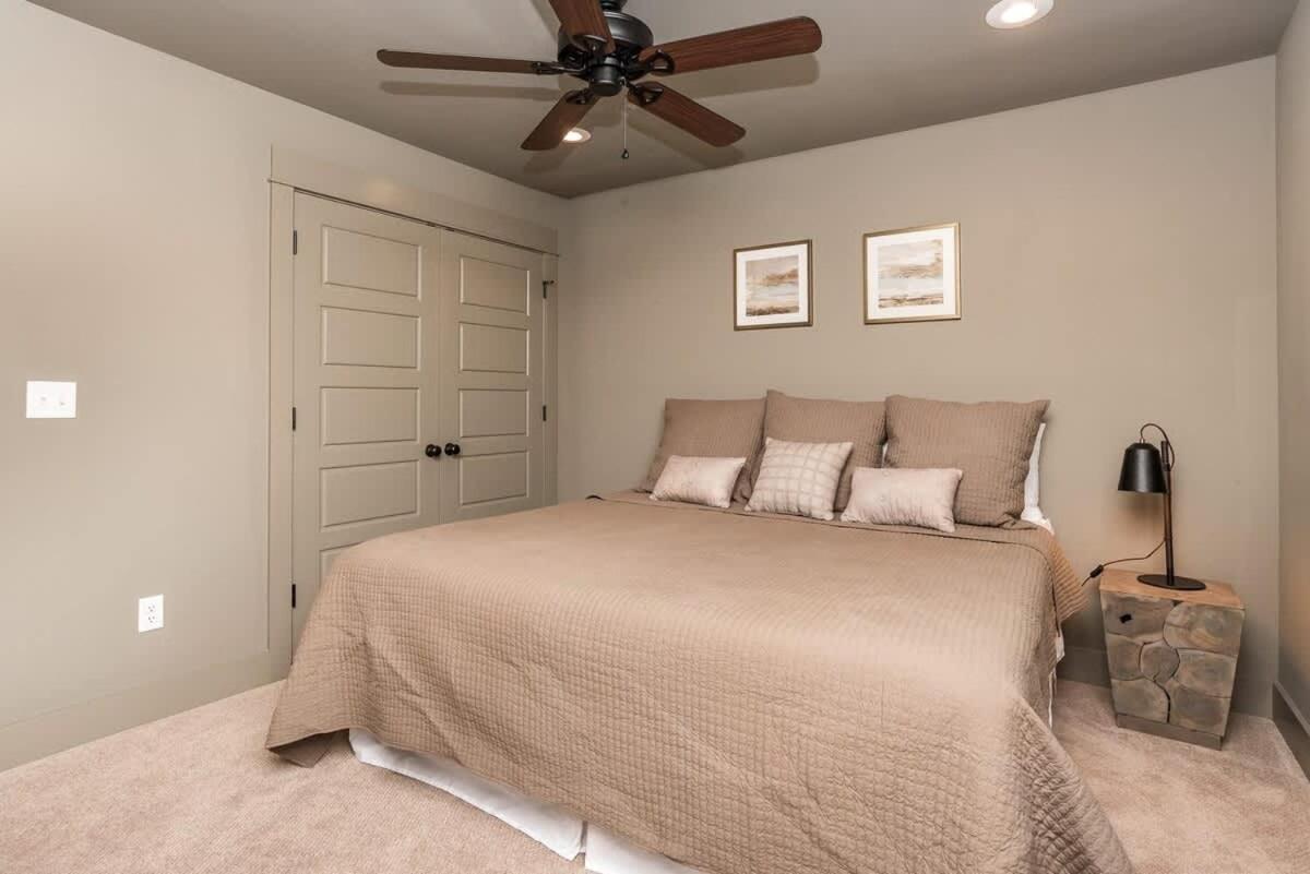Apartment Walk To Square - Cozy & Convenient *