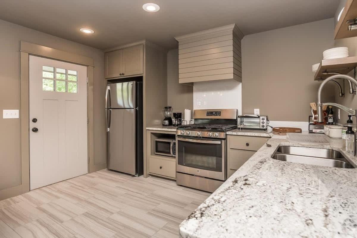 Walk To Square - Cozy & Convenient Apartment Bentonville