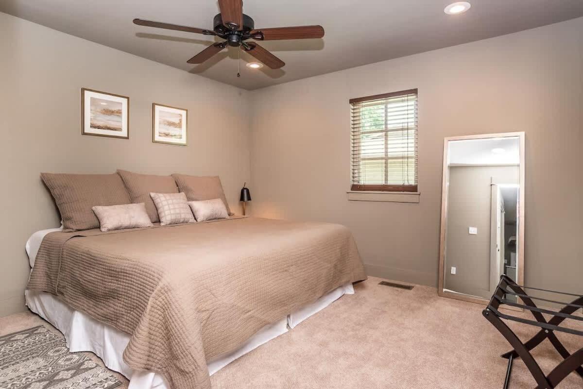 Apartment Walk To Square - Cozy & Convenient *