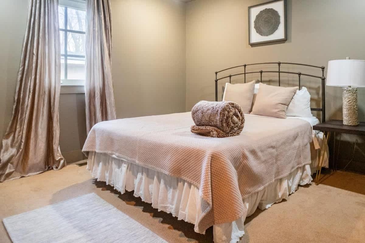 Apartment Steps To Square & Trails Bentonville