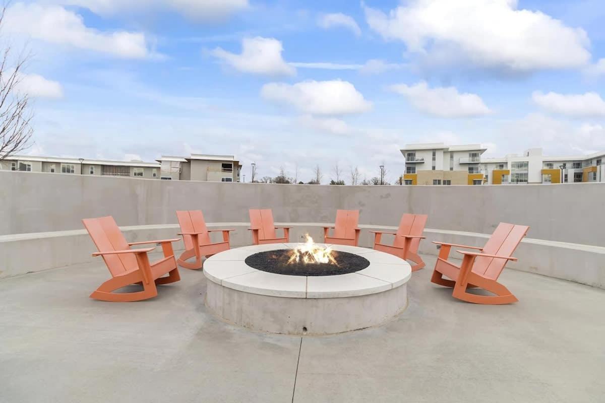 King Bed & Pool Fitness Center By Lcp Collection Apartment Bentonville