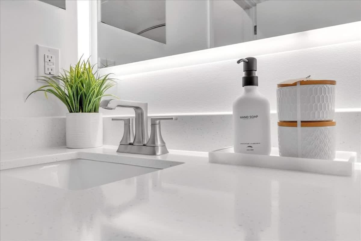 King Bed & Pool Fitness Center By Lcp Collection Apartment *