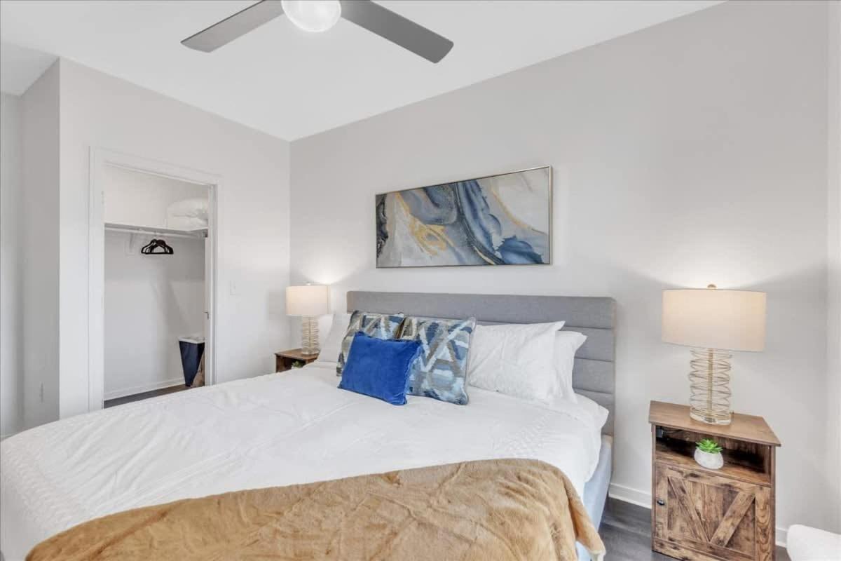 King Bed & Pool Fitness Center By Lcp Collection Apartment Bentonville
