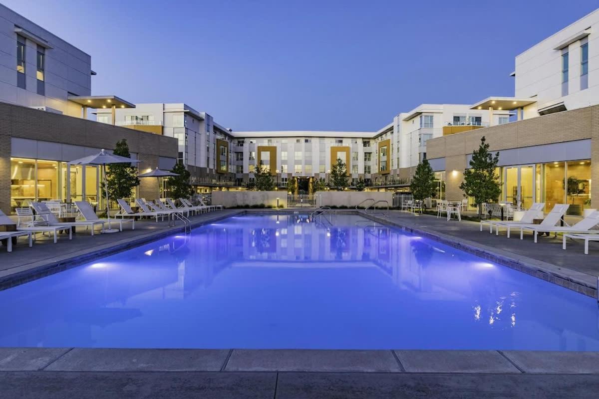 King Bed & Pool Fitness Center By Lcp Collection Bentonville