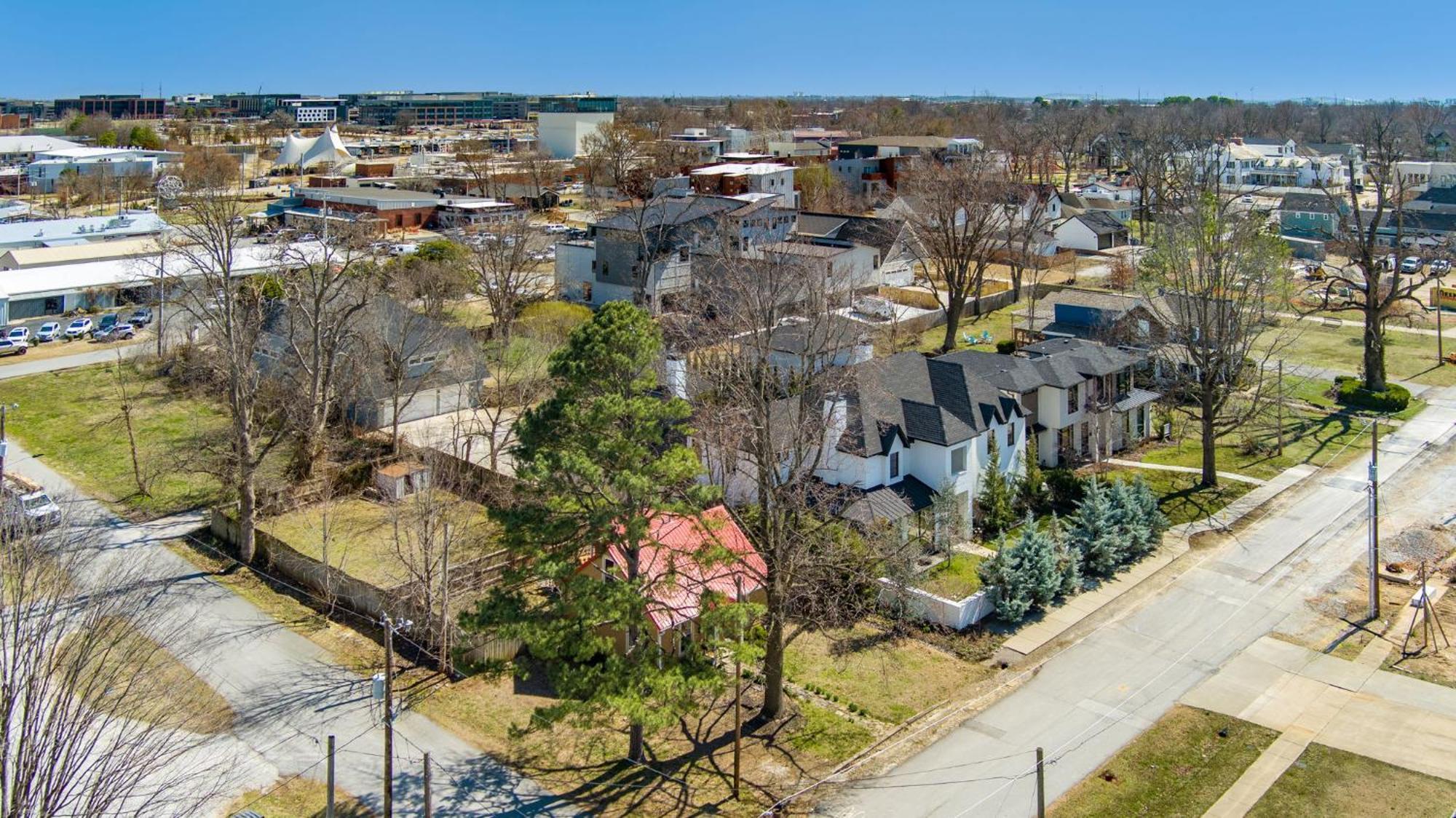 Little Red Roof-1mi To Downtown-along Bike Trail Bentonville