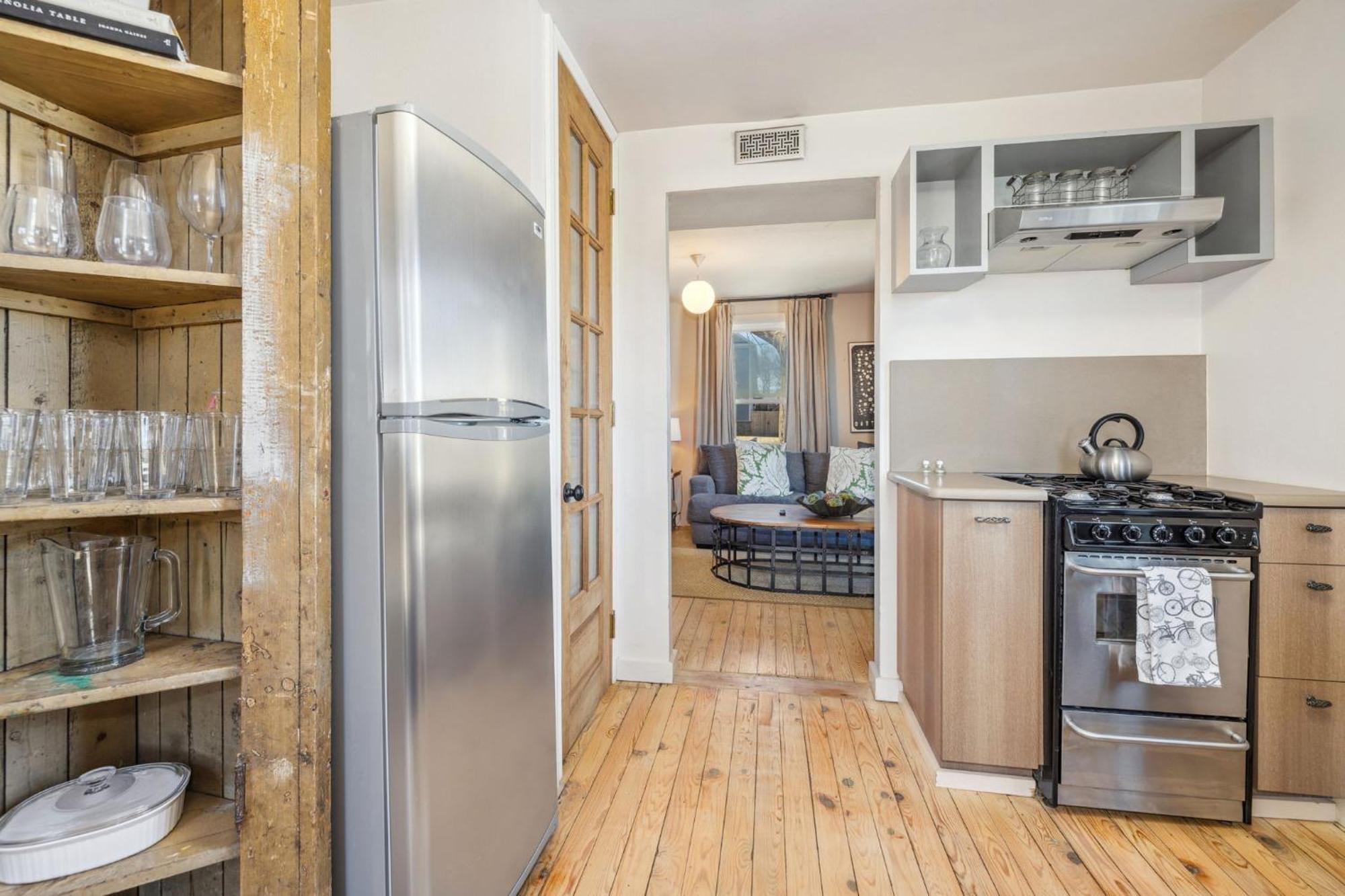 Little Red Roof-1mi To Downtown-along Bike Trail Holiday home