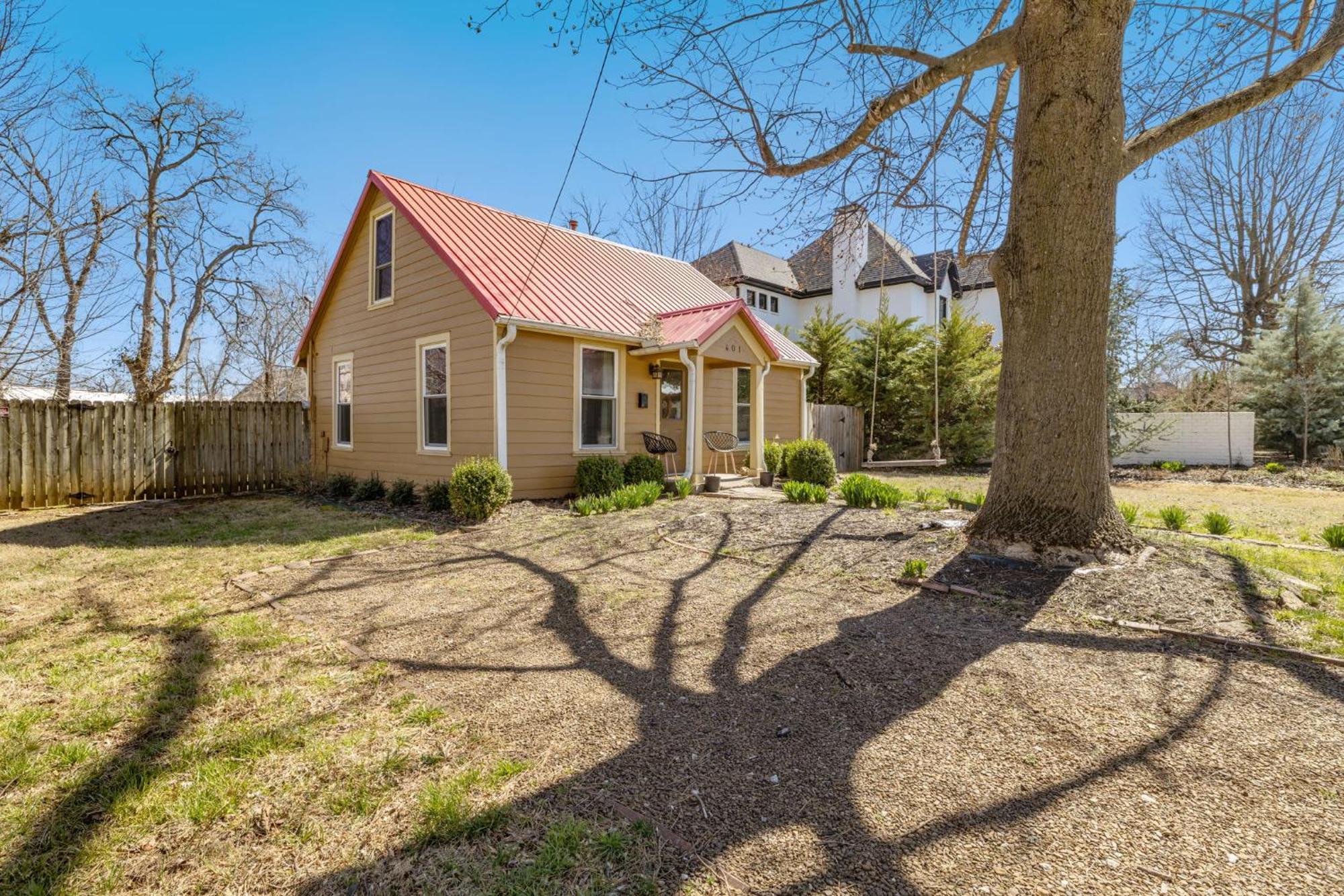 Little Red Roof-1mi To Downtown-along Bike Trail * Bentonville