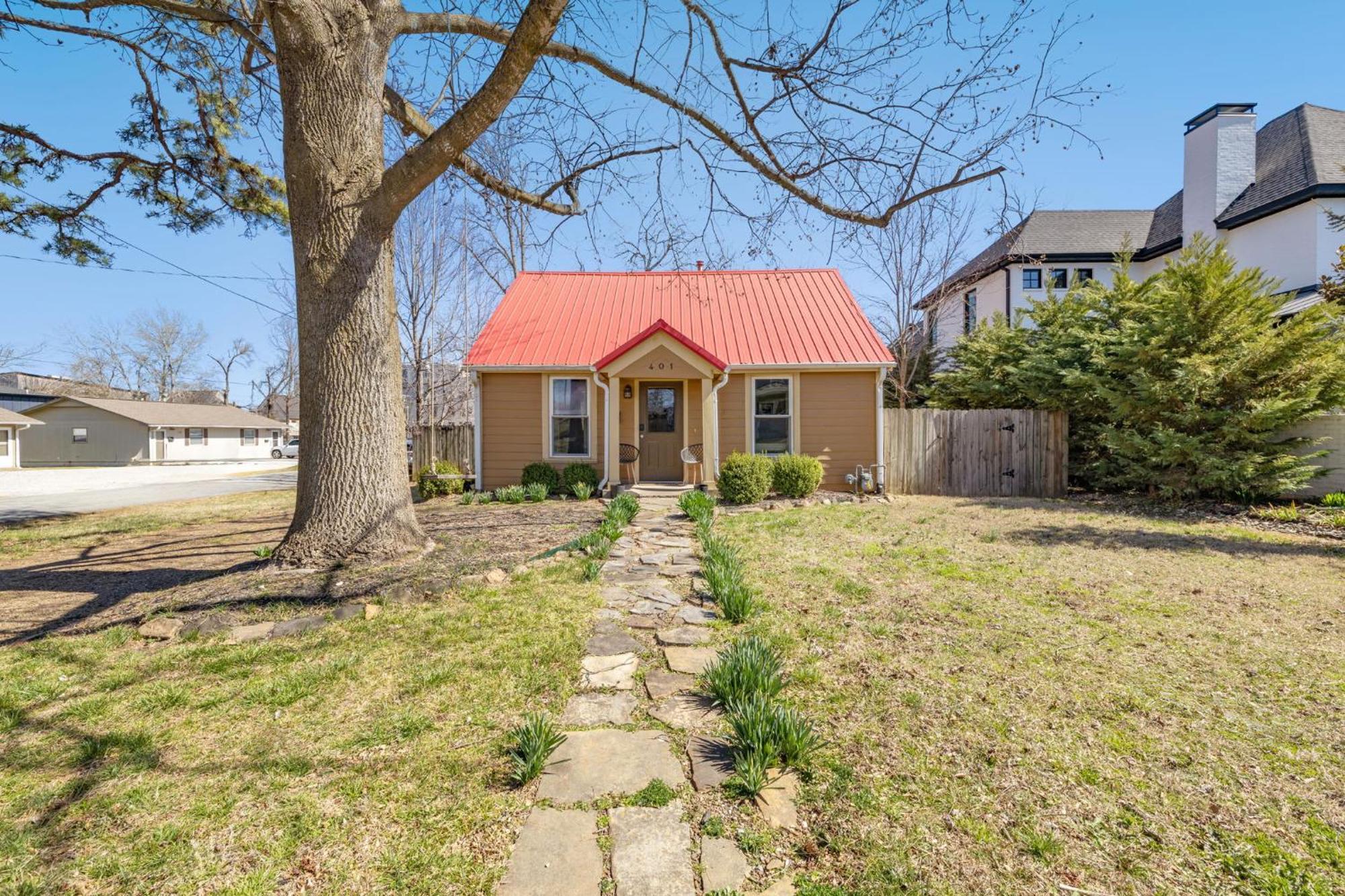 Little Red Roof-1mi To Downtown-along Bike Trail *