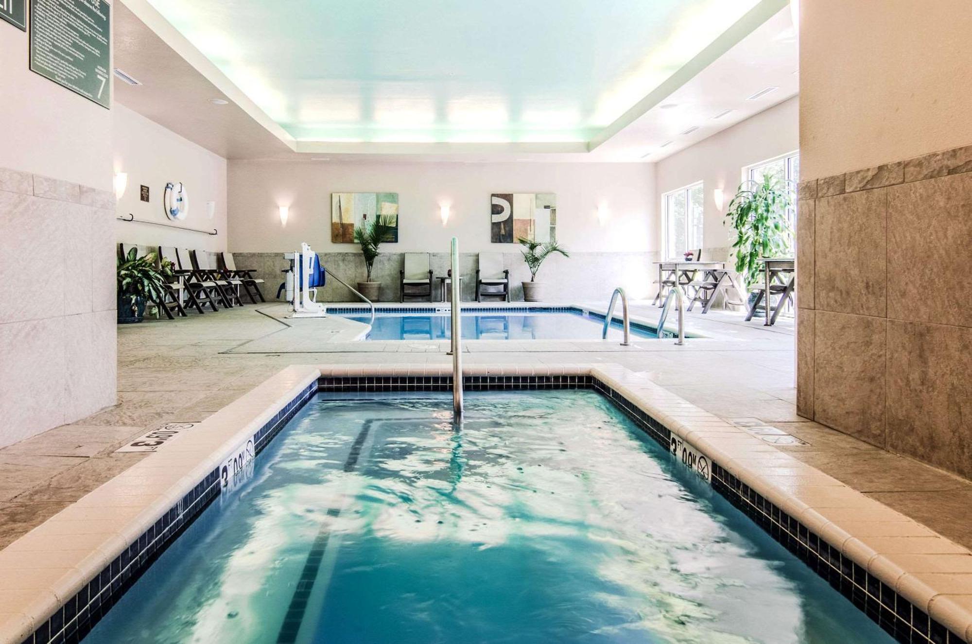 Hotel Comfort - Rogers 2*