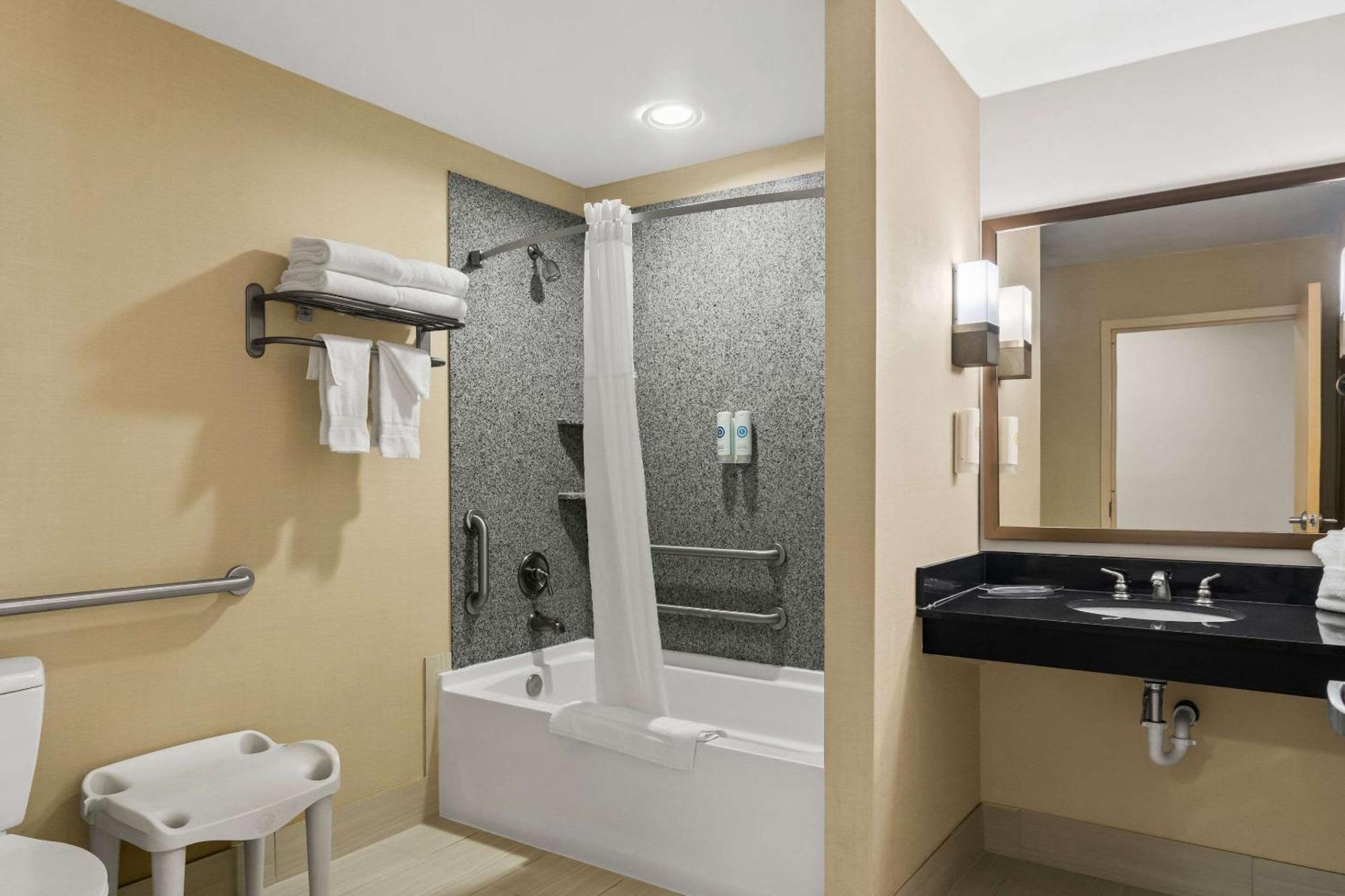 Comfort - Rogers Hotel