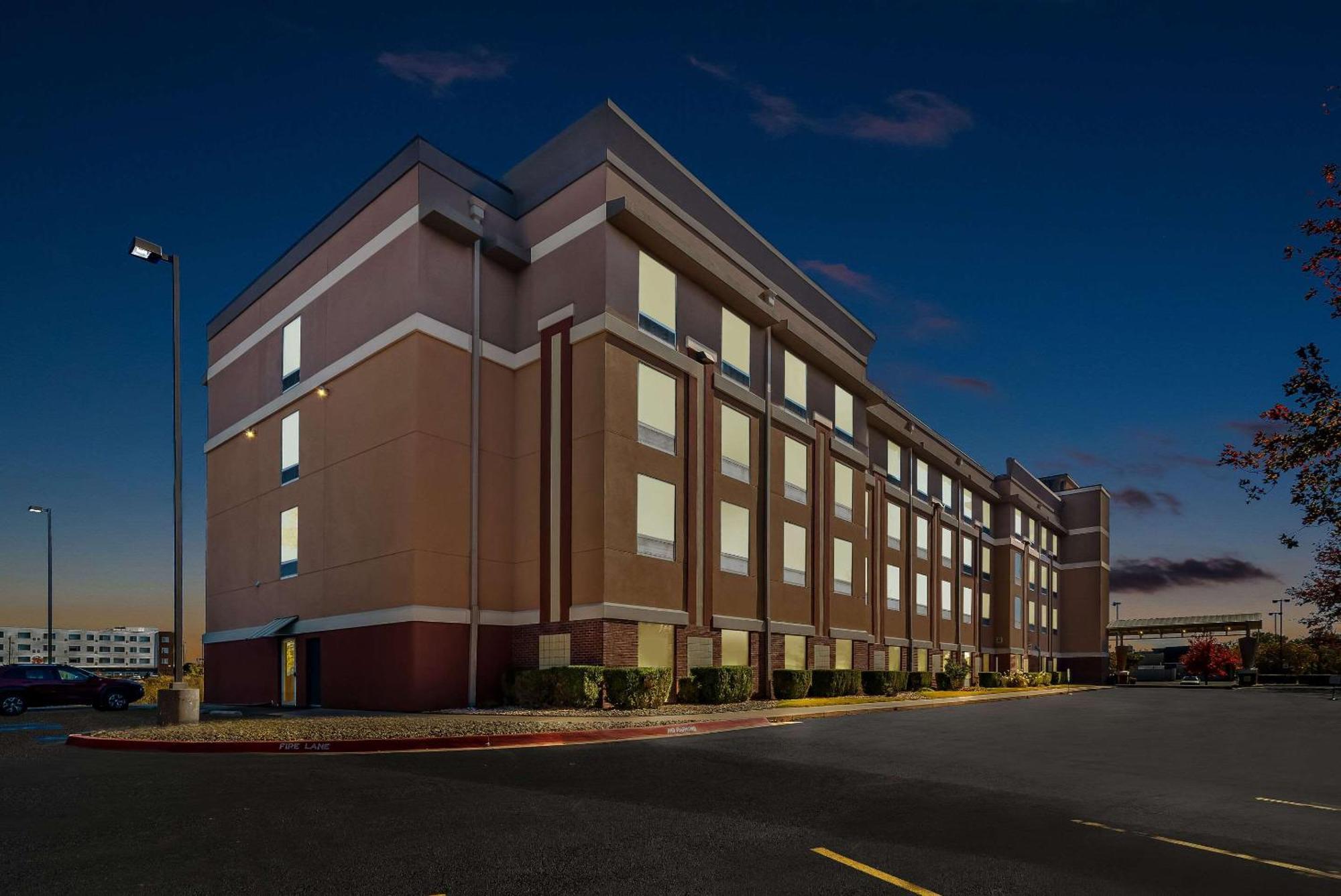 Hotel Comfort - Rogers