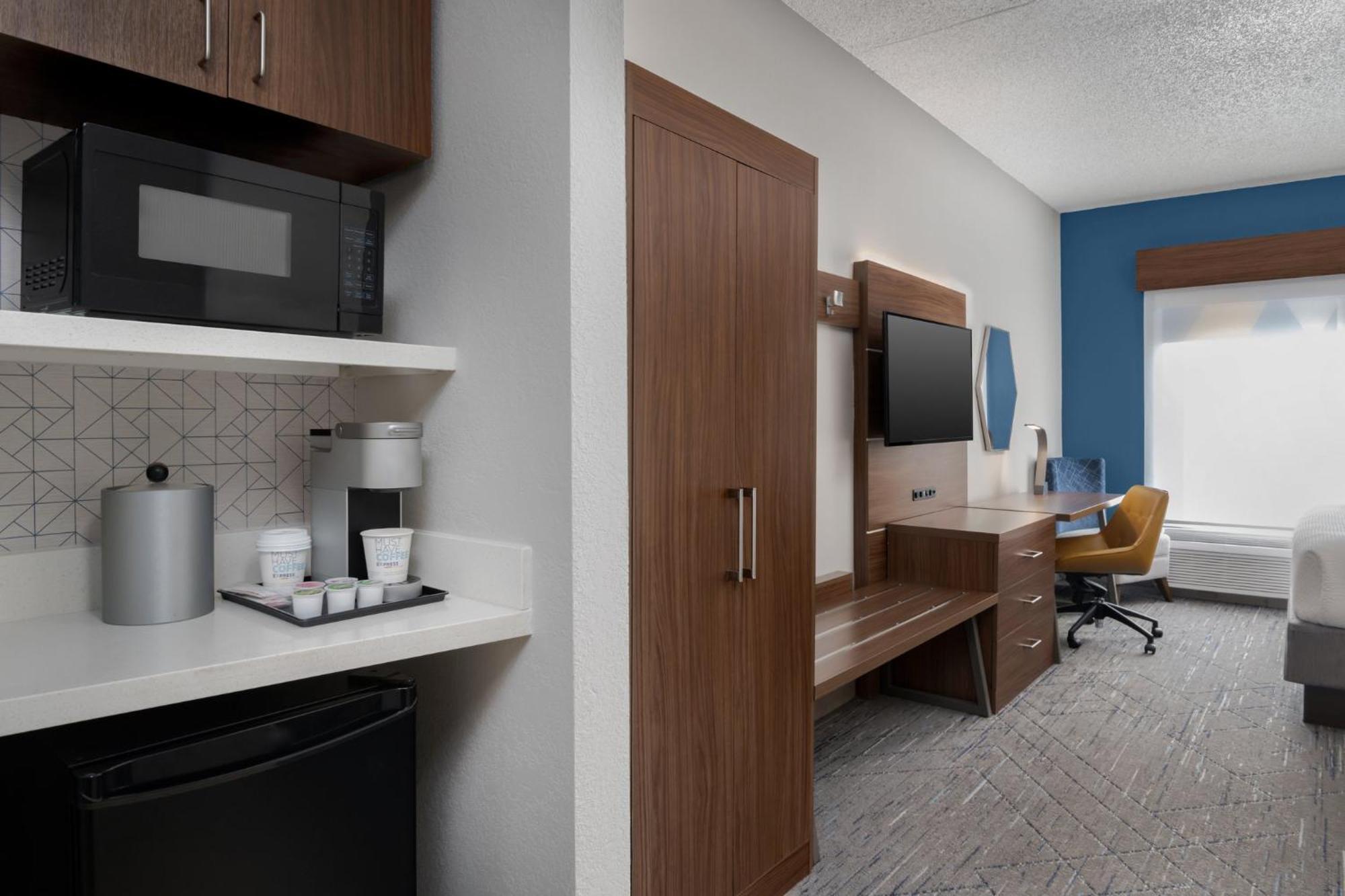 Express & By Ihg 2*