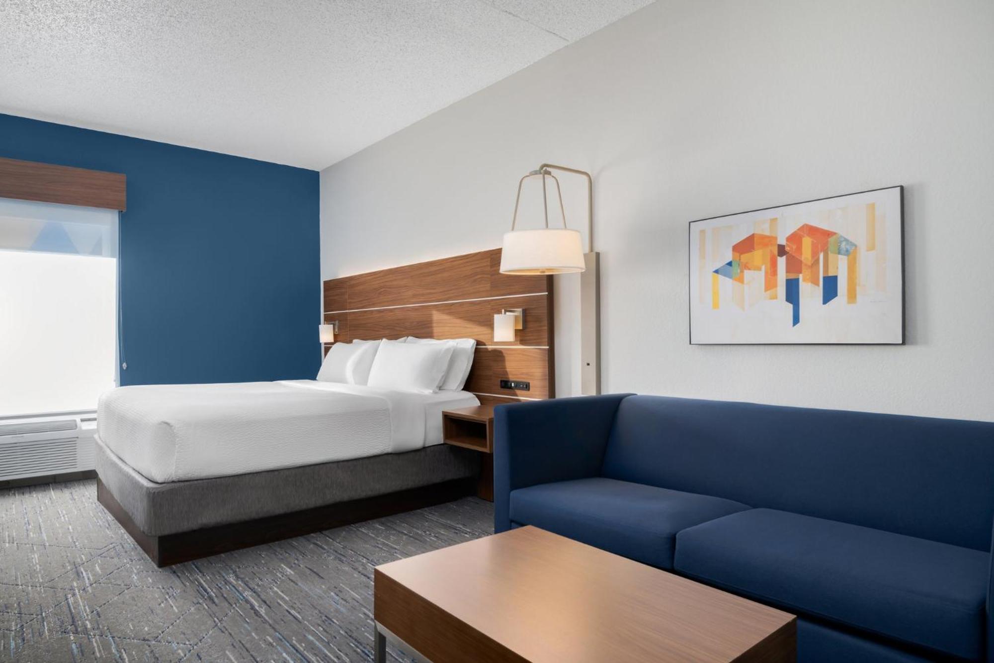 Express & By Ihg Bentonville