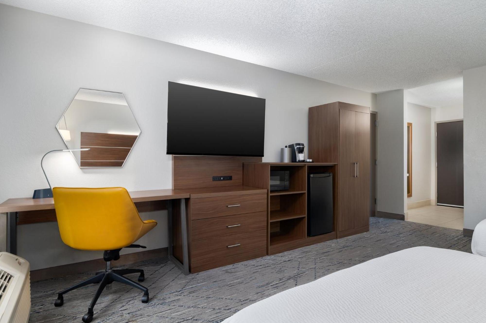 Express & By Ihg 2*