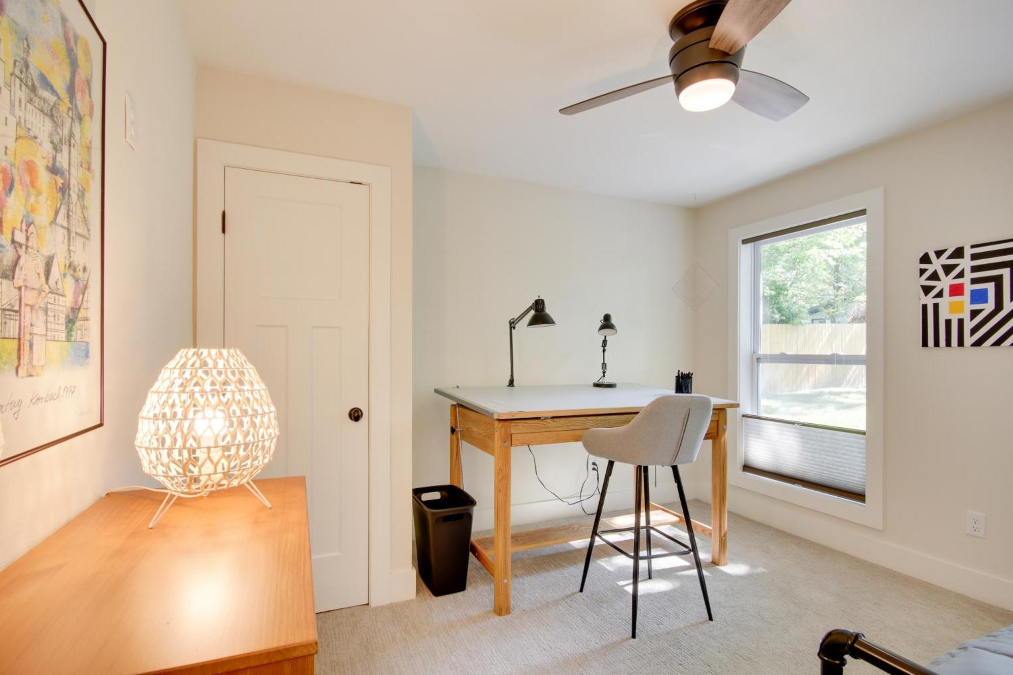 Holiday home Sunny And Chic Retreat With Spacious Yard And Patio!