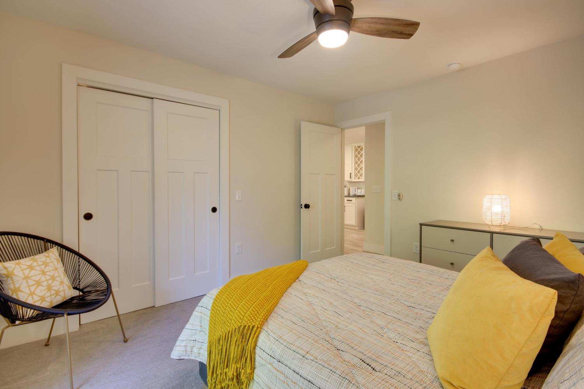 Sunny And Chic Retreat With Spacious Yard And Patio! Holiday home