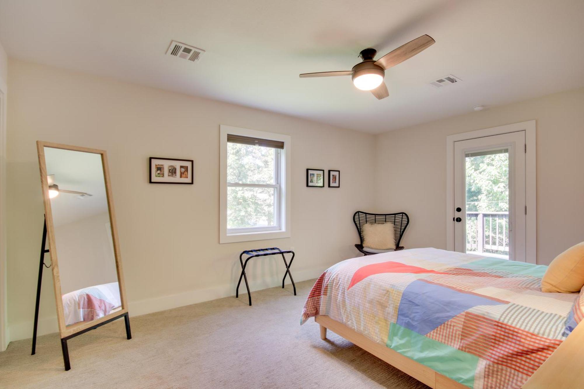 Holiday home Sunny And Chic Retreat With Spacious Yard And Patio! *