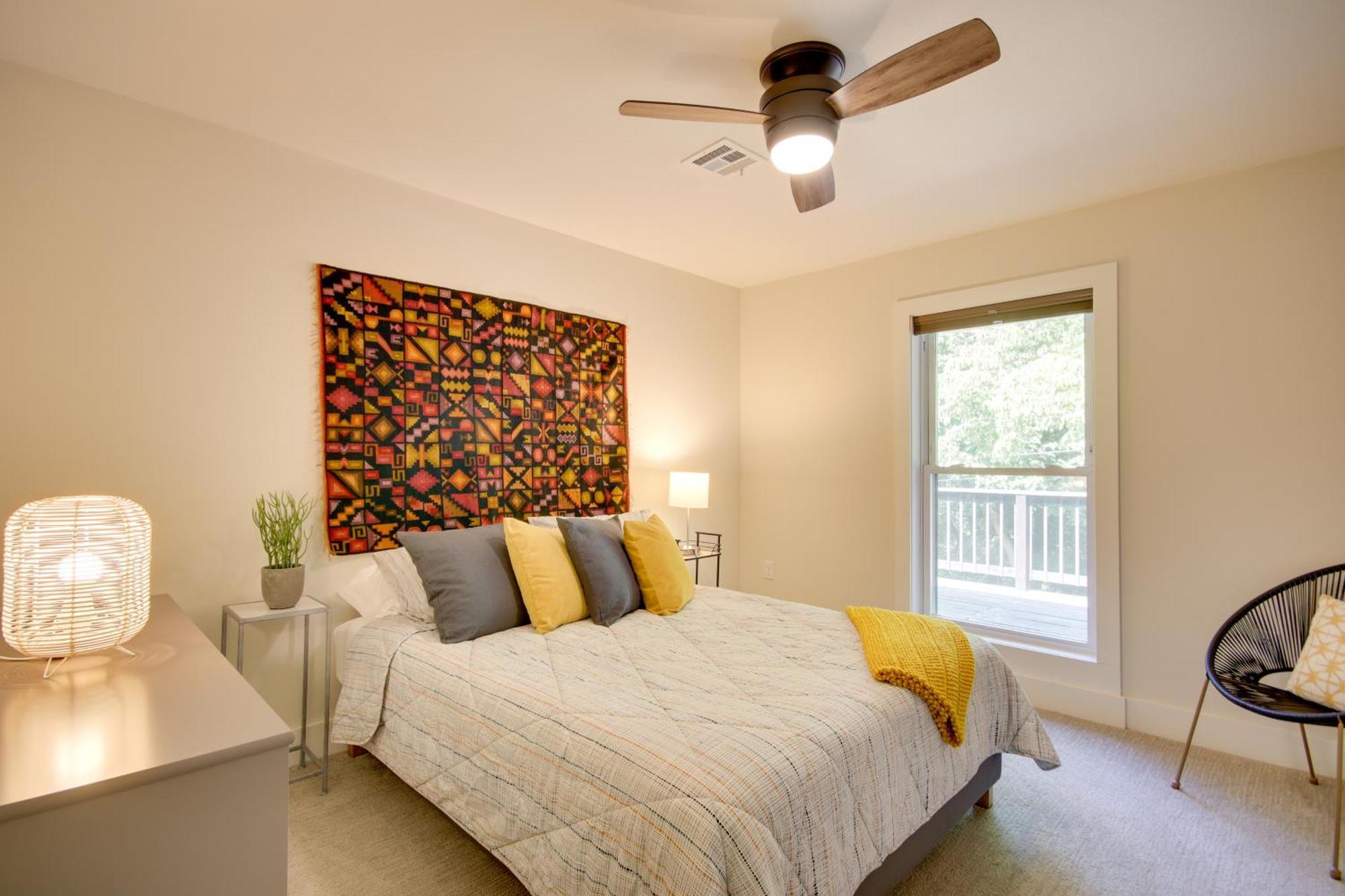 Sunny And Chic Retreat With Spacious Yard And Patio!