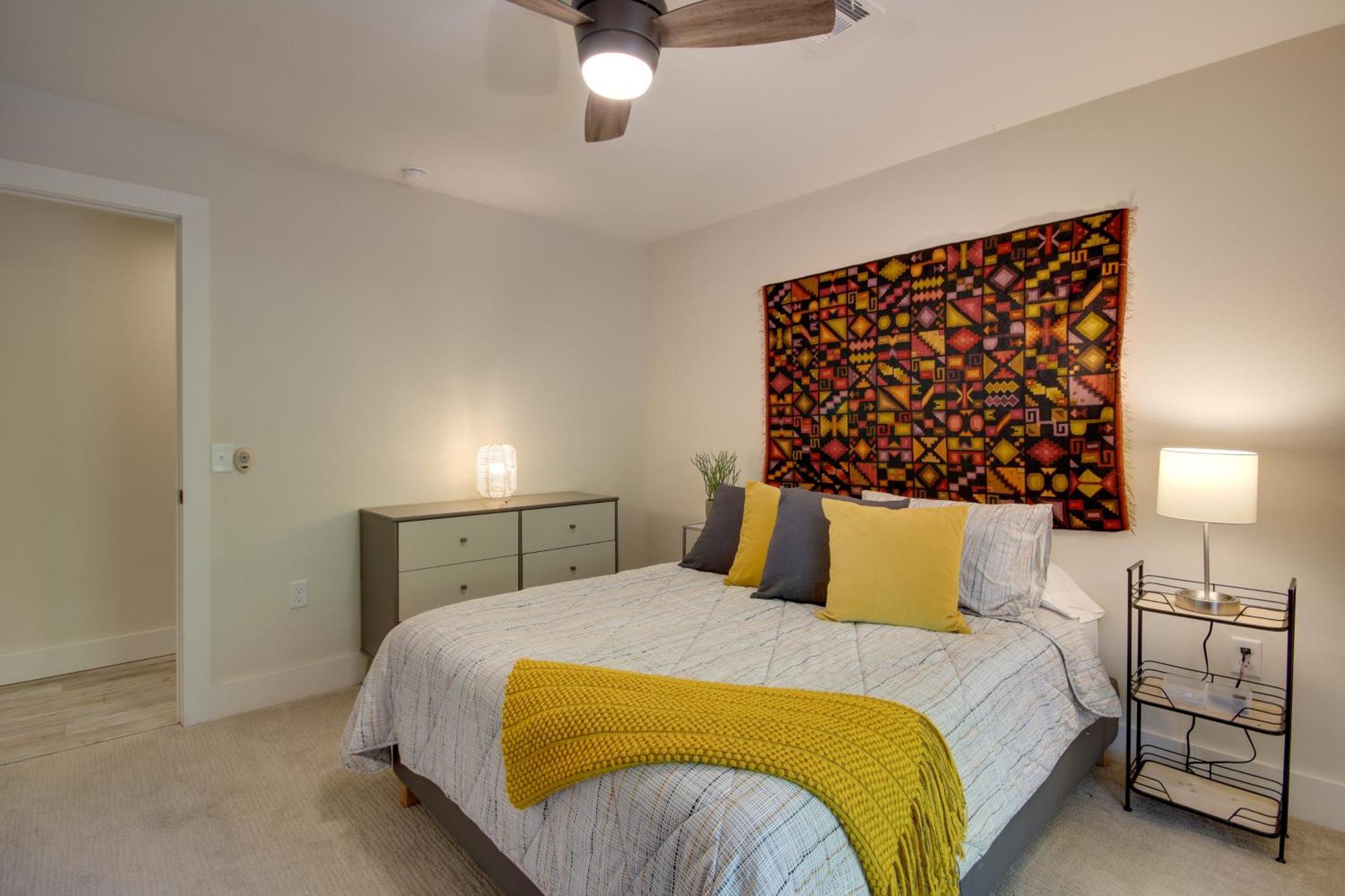 Holiday home Sunny And Chic Retreat With Spacious Yard And Patio!