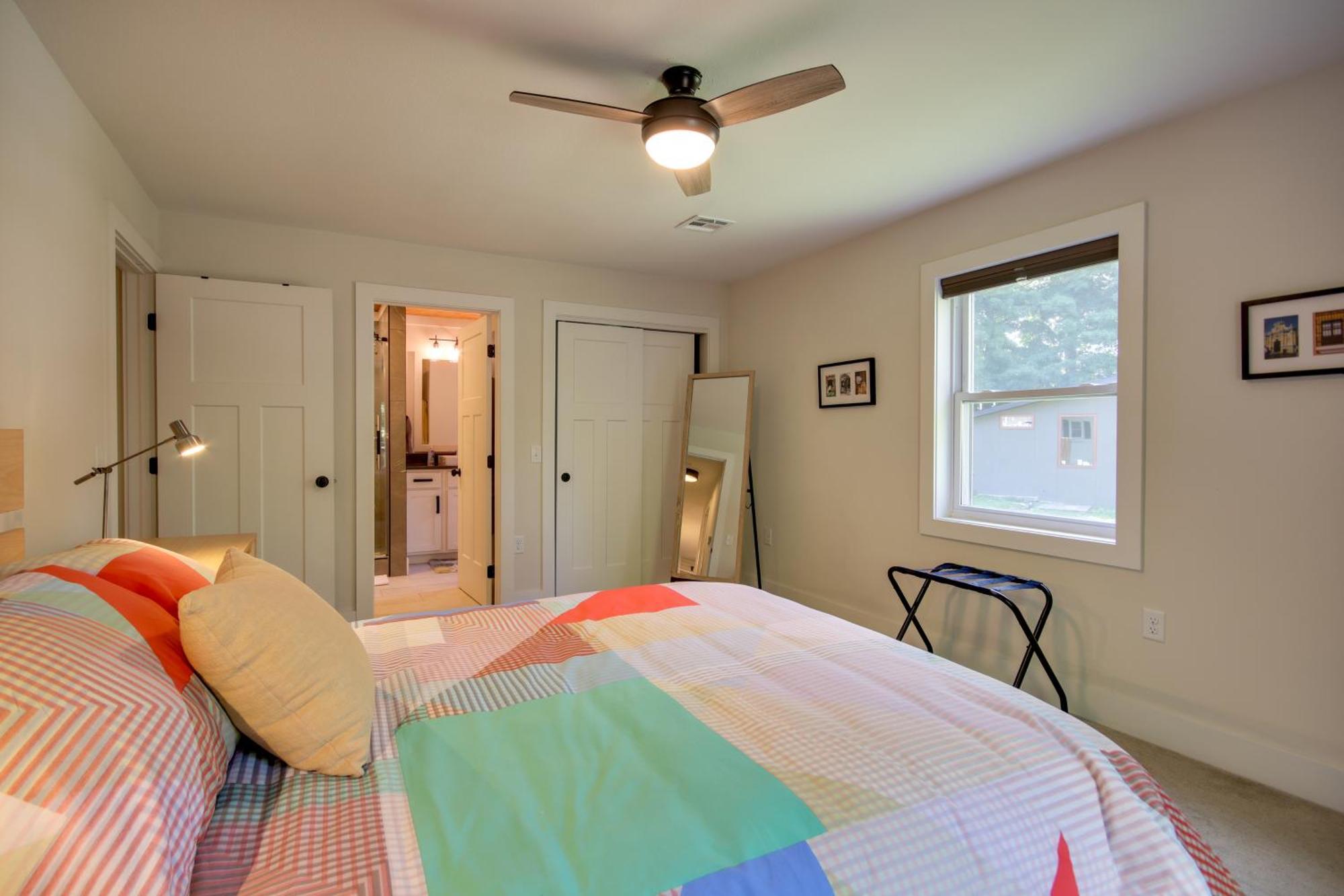 Holiday home Sunny And Chic Retreat With Spacious Yard And Patio! *