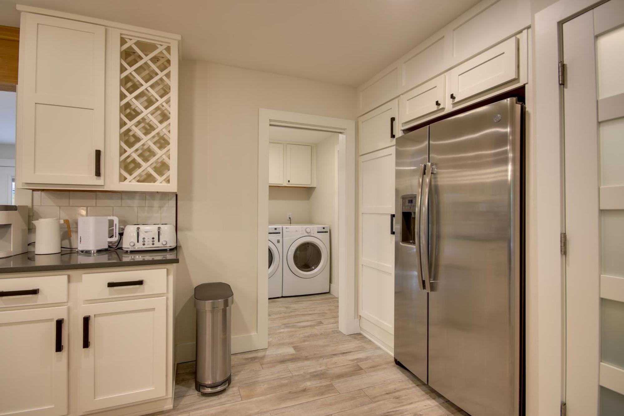 Holiday home Sunny And Chic Retreat With Spacious Yard And Patio! Bentonville