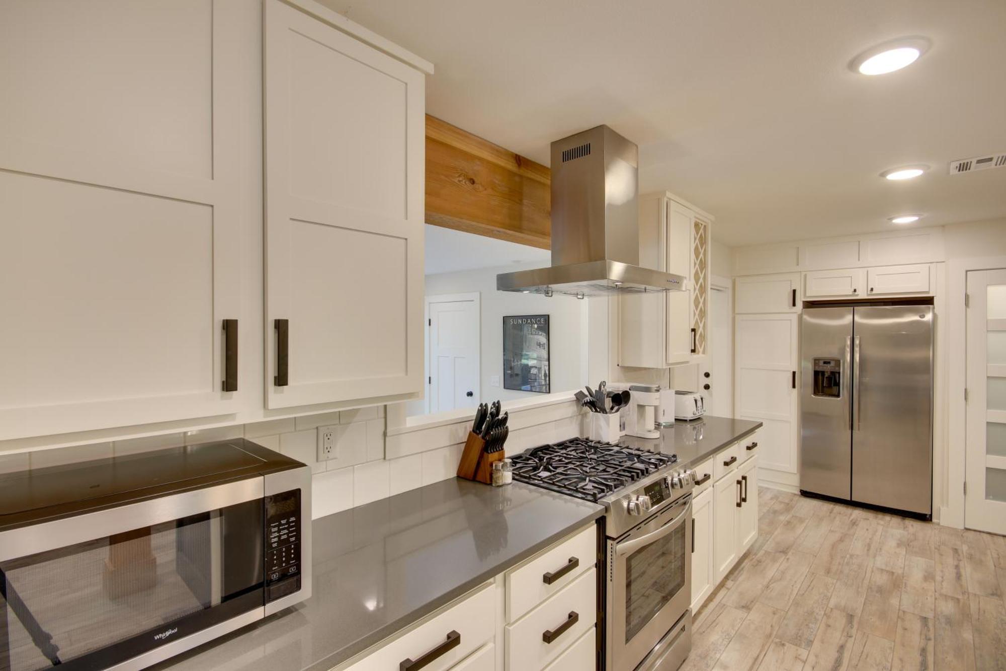 Sunny And Chic Retreat With Spacious Yard And Patio! Bentonville