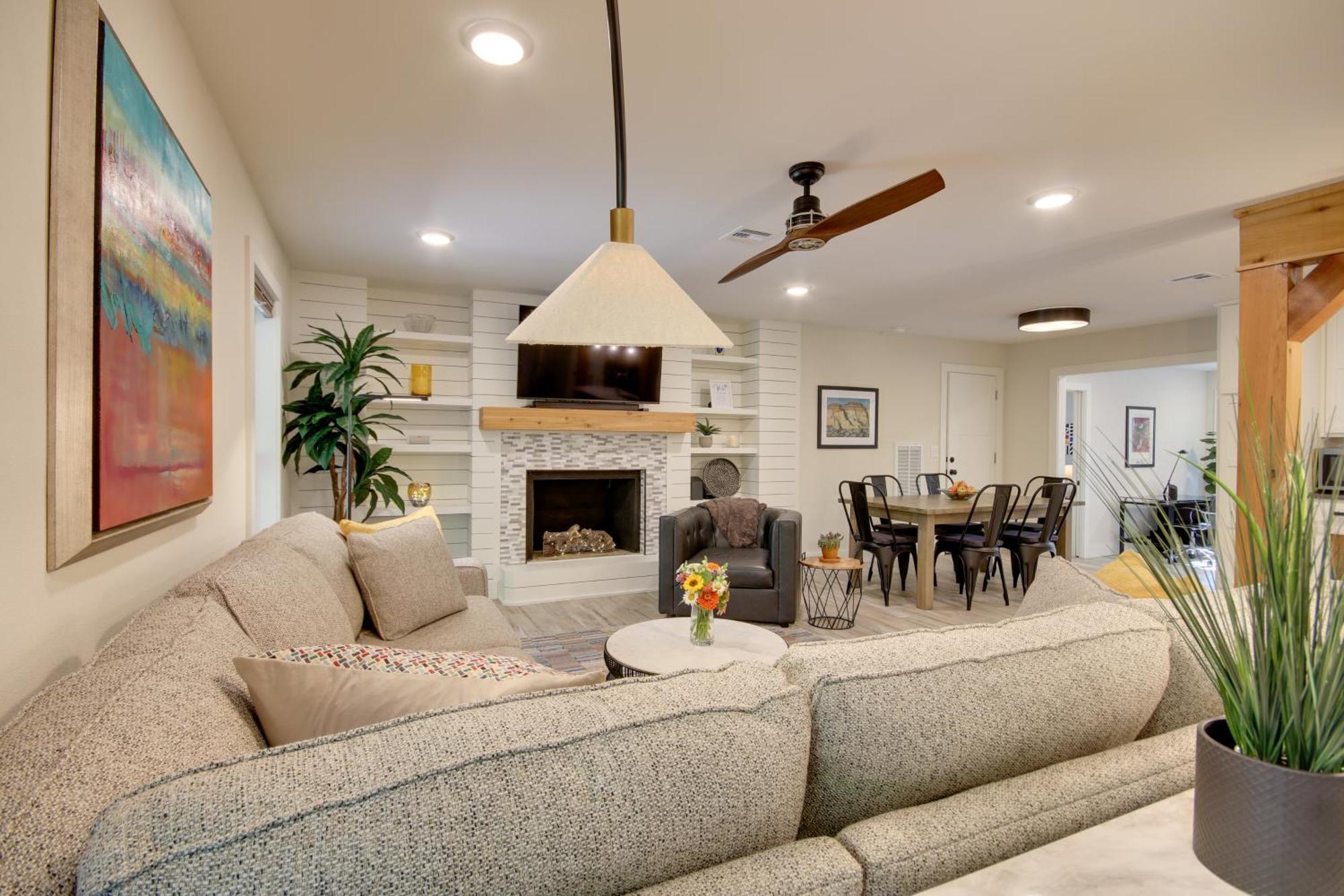 Holiday home Sunny And Chic Retreat With Spacious Yard And Patio! Bentonville