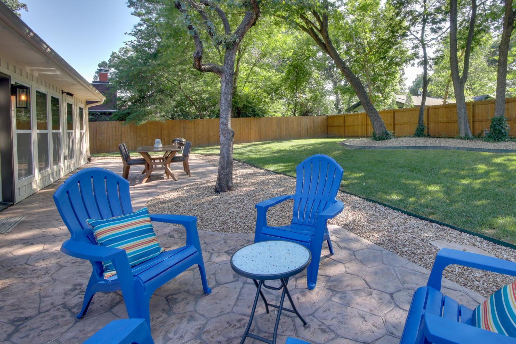 Holiday home Sunny And Chic Retreat With Spacious Yard And Patio! *