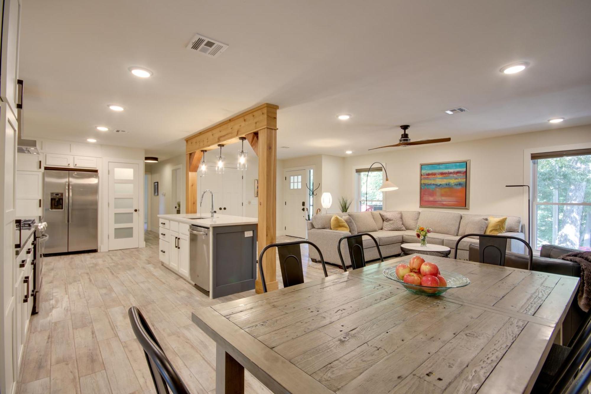 Holiday home Sunny And Chic Retreat With Spacious Yard And Patio! *