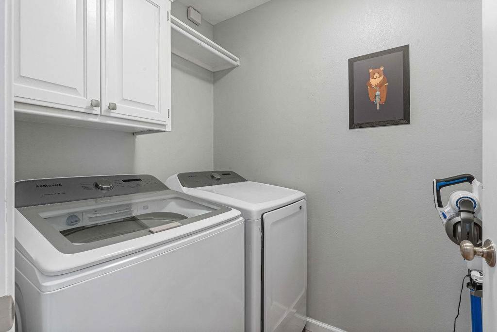 Holiday home Coler Lounge Cyclist's Dream With Hot Tub Bentonville