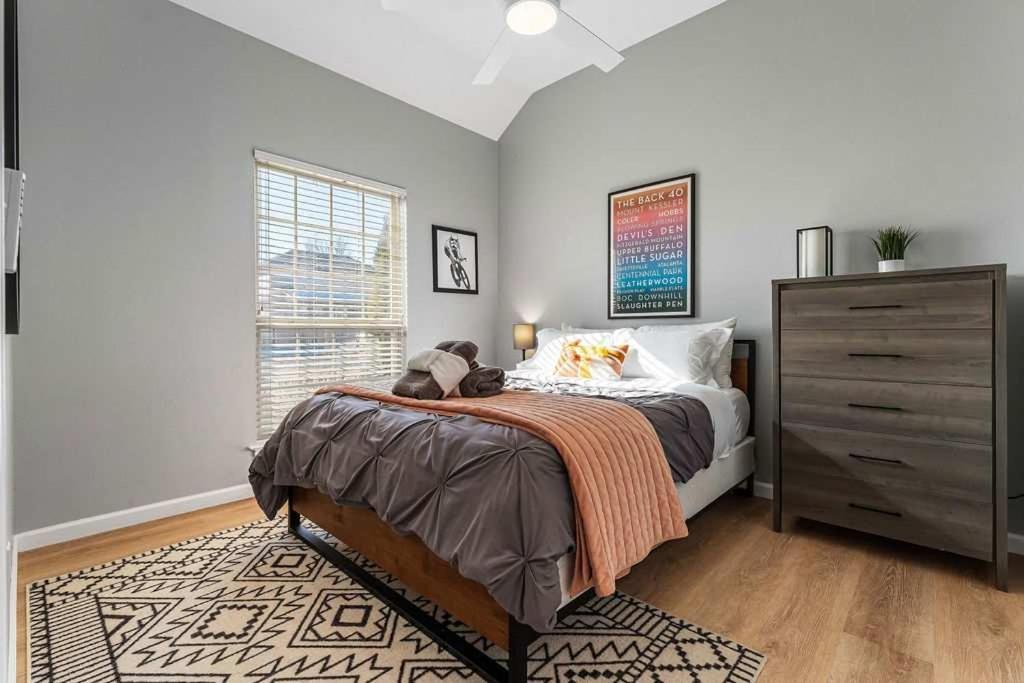 Coler Lounge Cyclist's Dream With Hot Tub * Bentonville