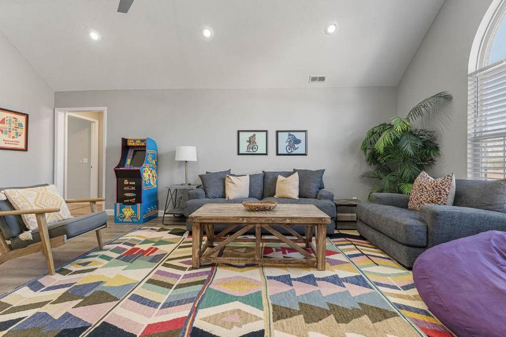 Coler House Cyclist Retreat With Hot Tub Bentonville