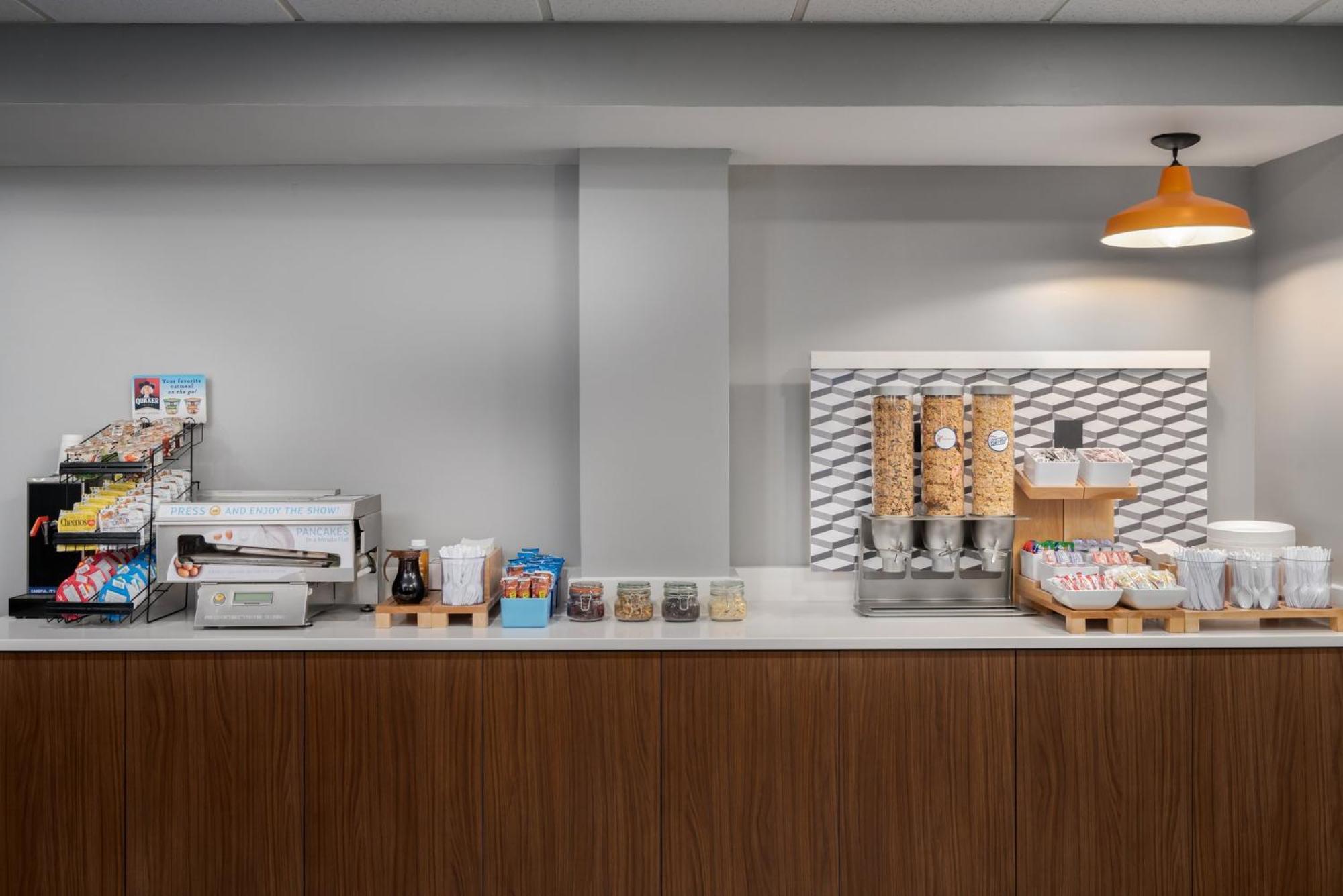 Express & By Ihg 2* Bentonville