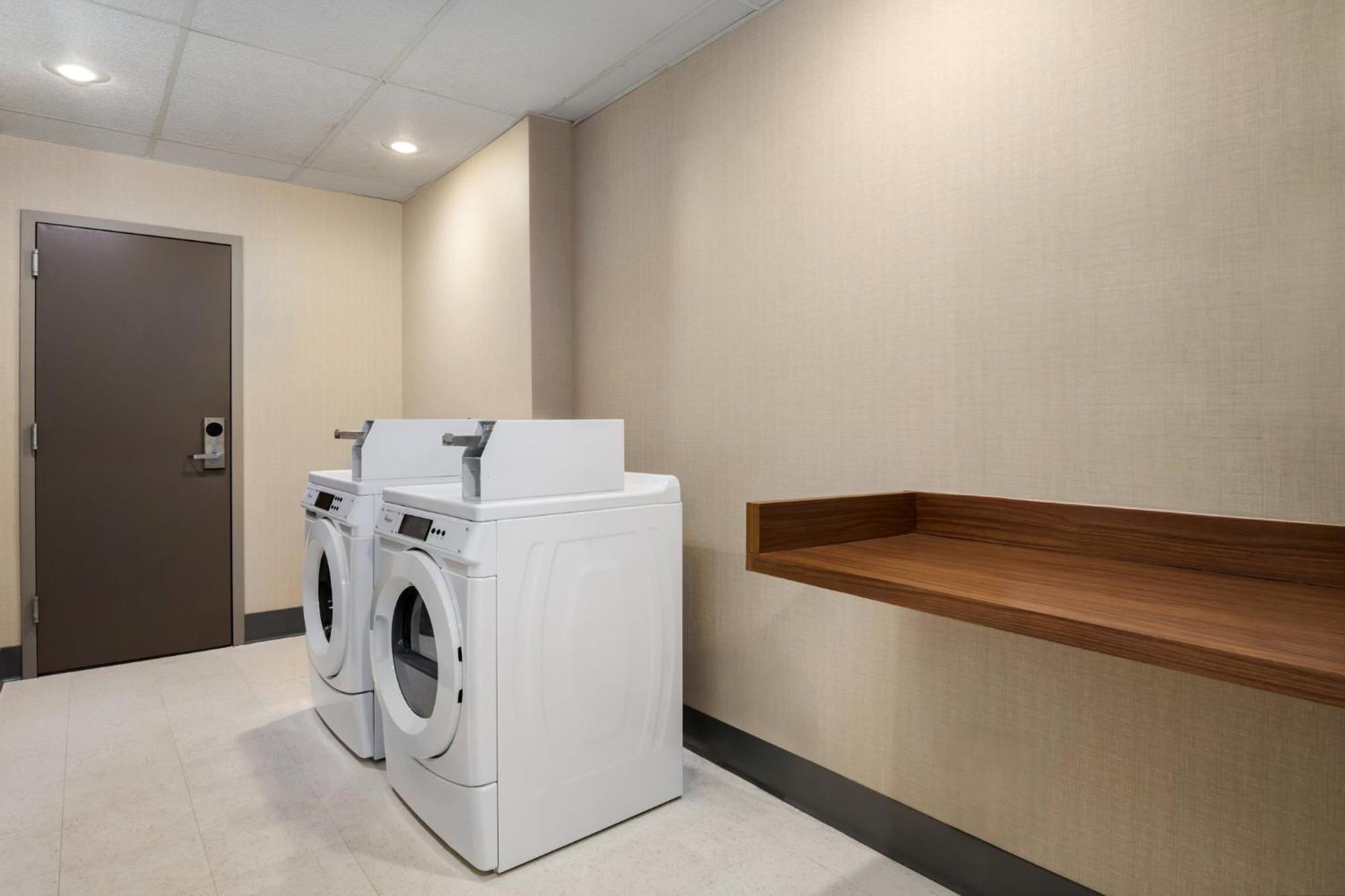 Hotel Express & By Ihg Bentonville