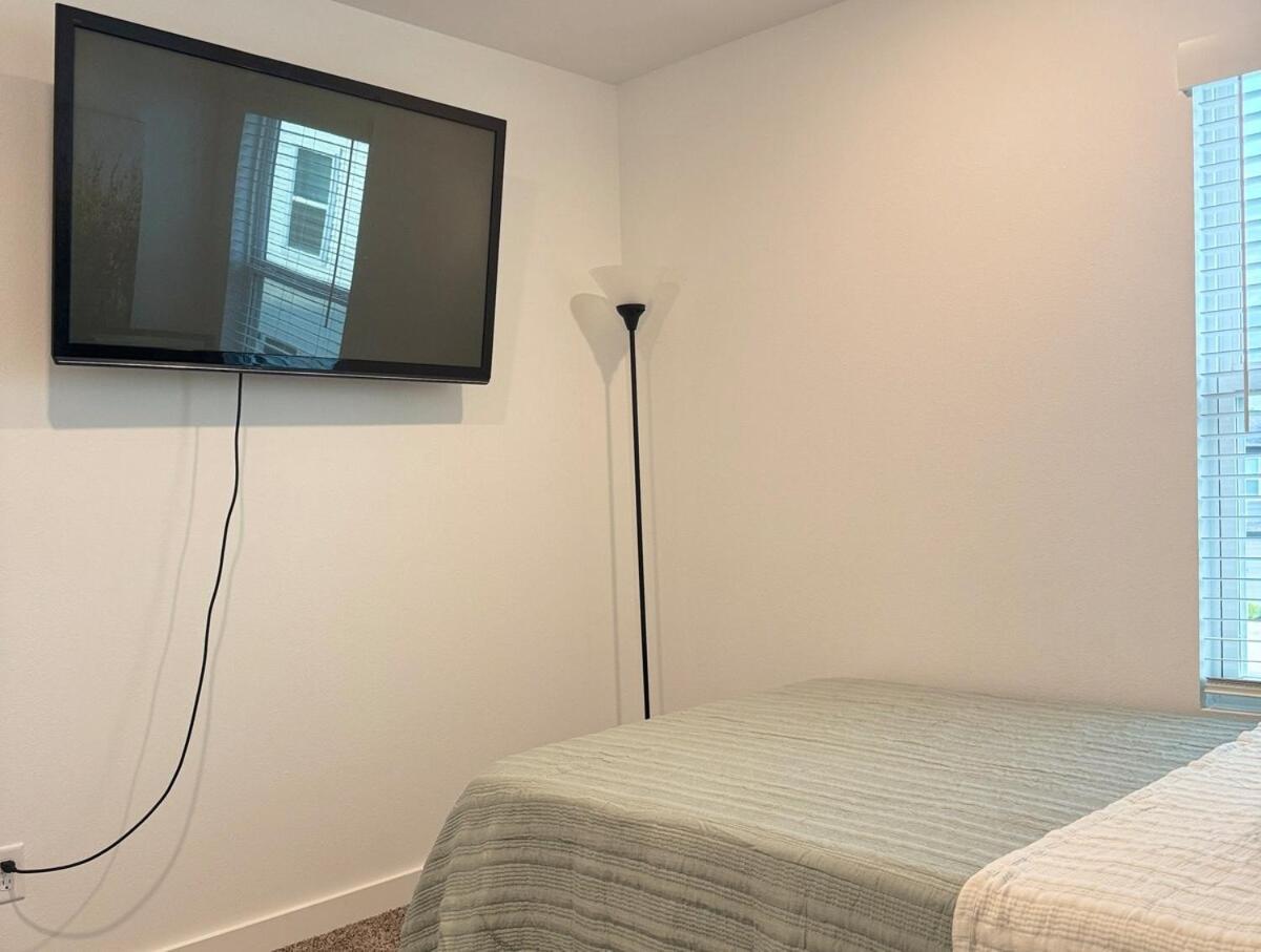 Modern 3br-ample Near Walmart Hq & Downtown *
