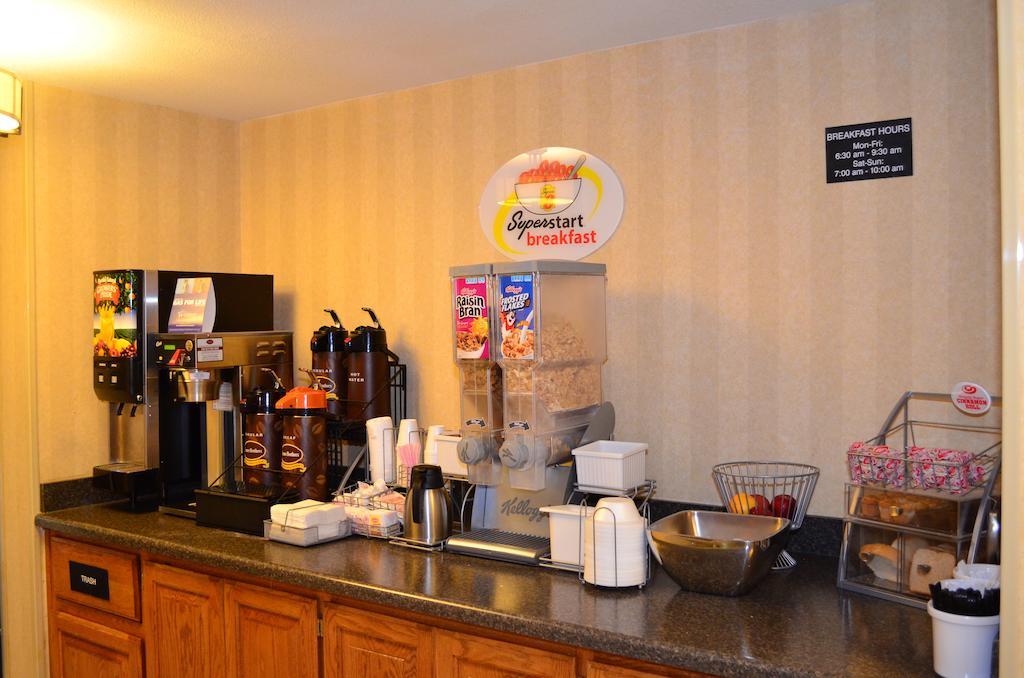 Super 8 By Wyndham Bentonville