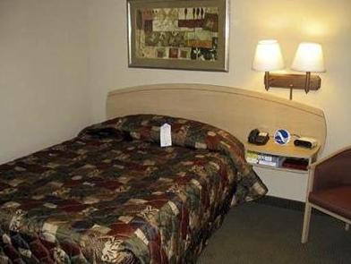 Hometowne & By Red Roof Motel 2*
