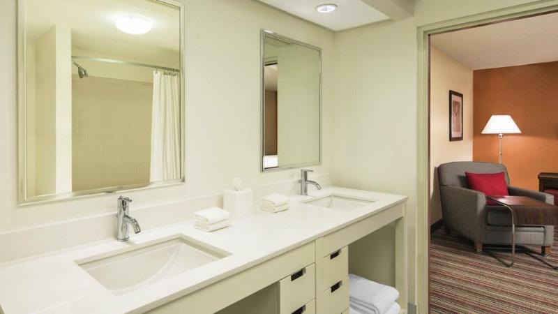 Clarion & Conference Center Hotel 3*