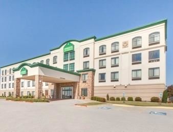 Wingate By Wyndham Hotel