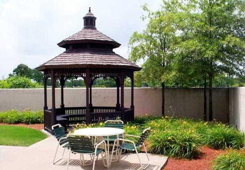 Courtyard By Marriott Hotel