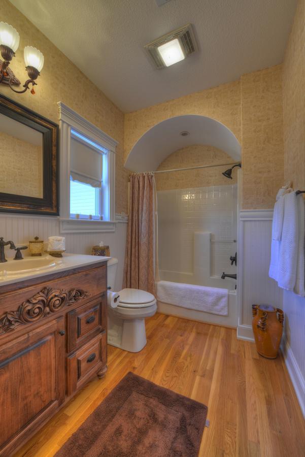 The Victoria Bed & Breakfast Bentonville